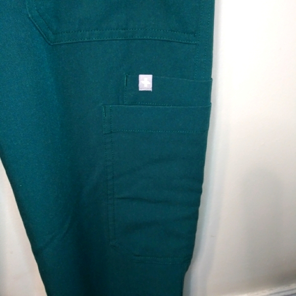 Figs Evergreen Women's Drawstring With Elastic Waist Zippered Skinny  Scrub Pant - Picture 5 of 11